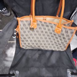 Vintage Dooney & BOURKE PURSE LIKE NEW AUTHENTIC 