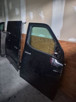 Nissan nv2500 nv1500 nv3500 doors and fenders