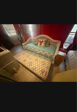 Beautiful White Wicker Trundle Bed Set
