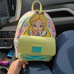 Alice In Wonderland Lounge Fly