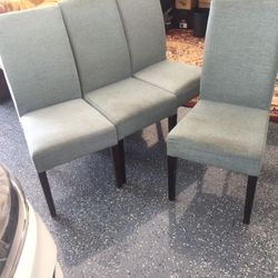 Chairs set of 4 the color is blue
