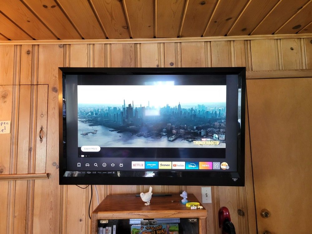 Vizio E472vl TV with HDMI inputs and USB ports No Remote