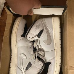Jordan 1 Mid