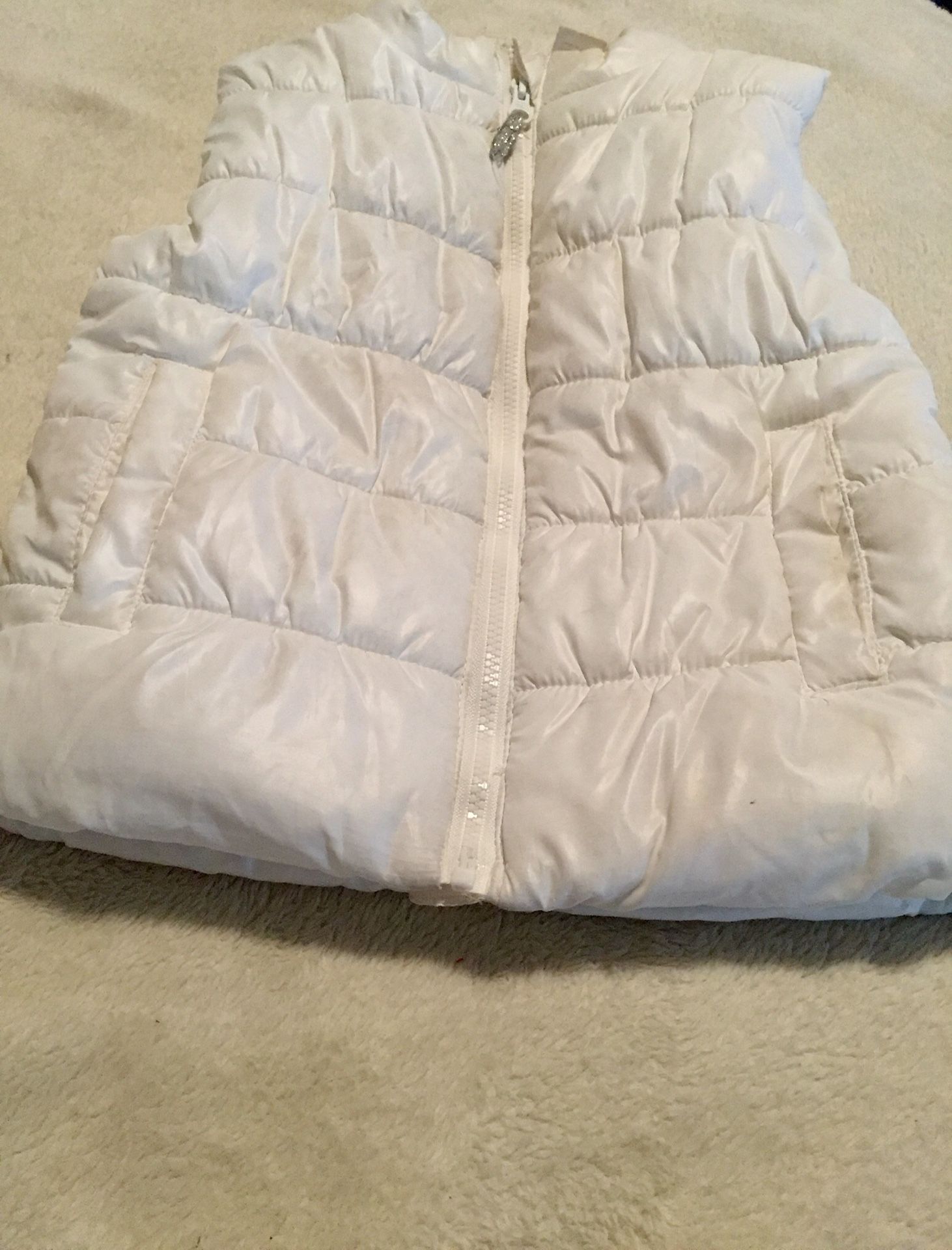 GUC 3T Carter’s Unisex White Puffer Vest