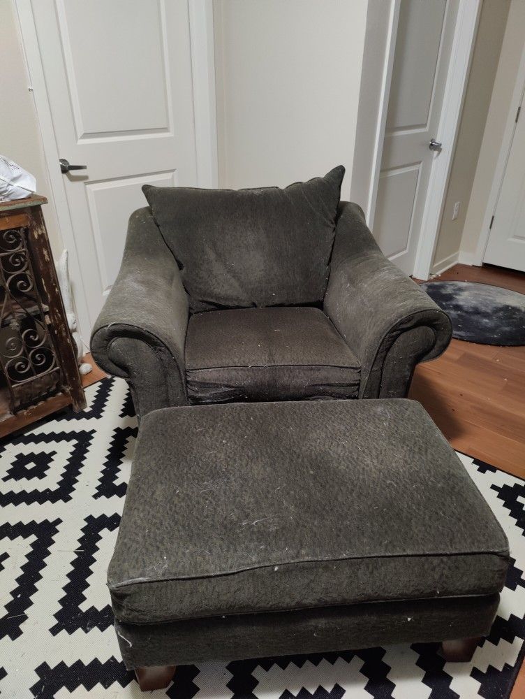 Large Chair With Ottoman
