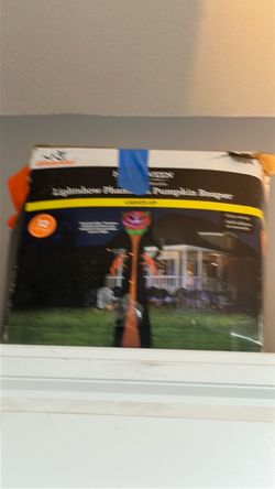 12ft tall pumpkin phantom: lights up :$25