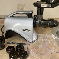 JUICER LIKE NEW! Barely used