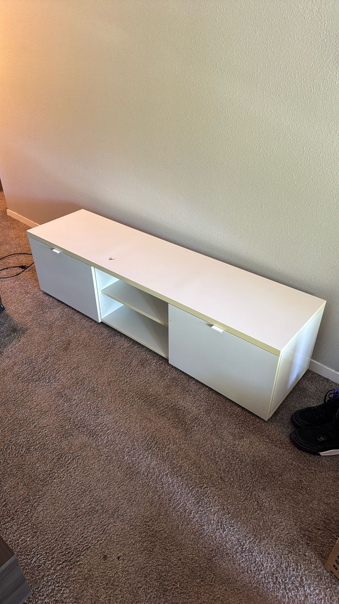 Entertainment Center/TV Stand table