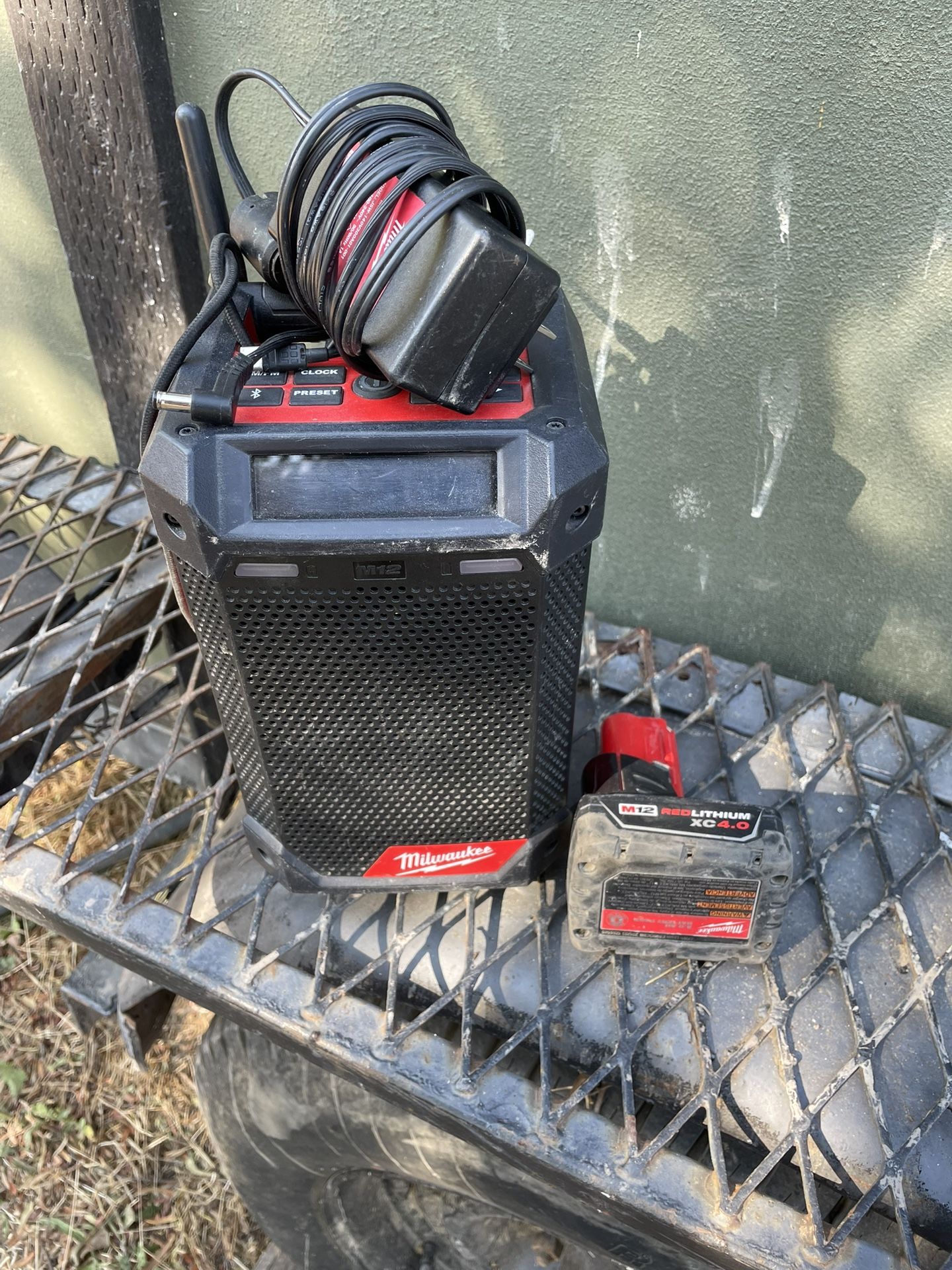 Milwaukee M12 Radio,charger,blueTooth
