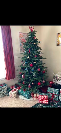 7.5 Christmas tree and glass ornament bundle