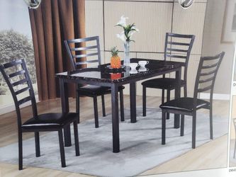 Comedor de cuato sillas