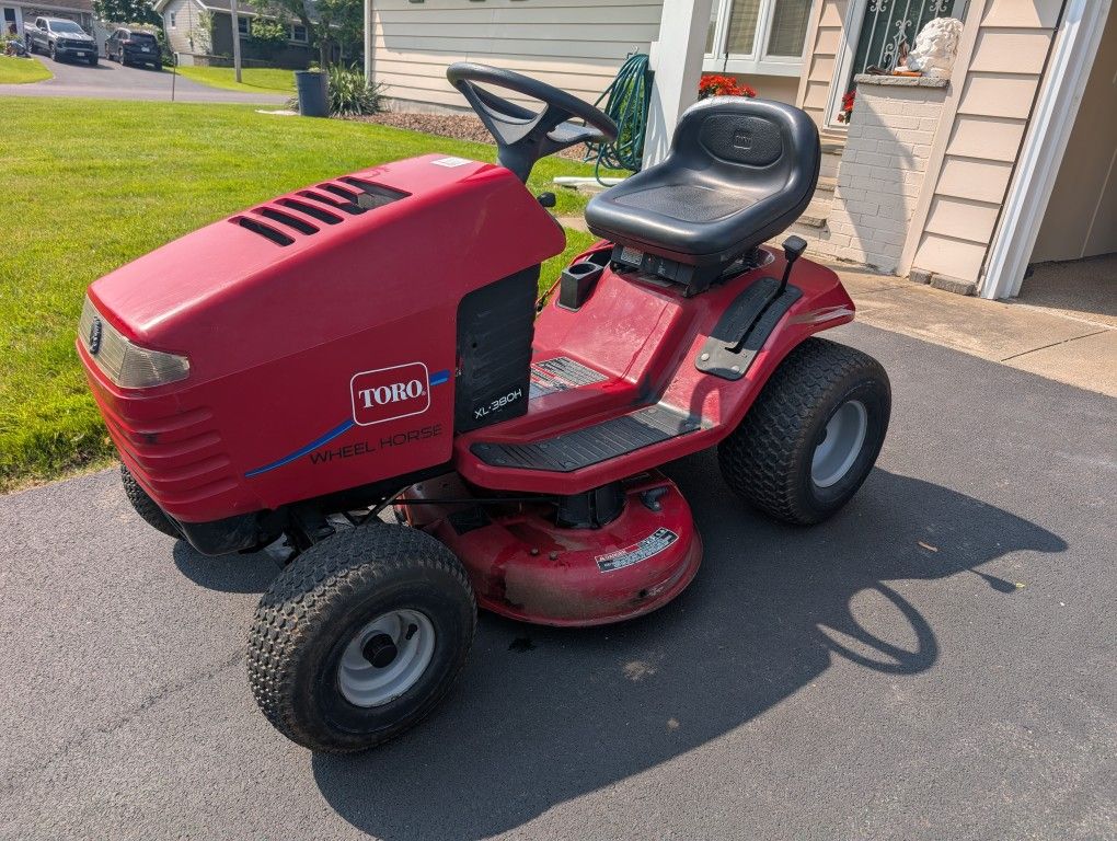 Toro Wheel Horse XL-380H Lawn Tractor - Runs Well