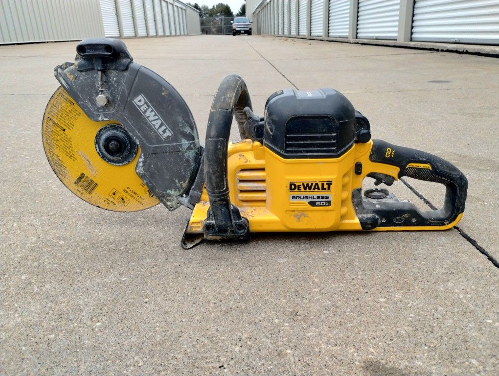 DEWALT 60V MAX 9in. Cut Off Saw (DCS692)