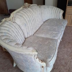 French Provincial Living Room Set With Cocktail Table And Lamp