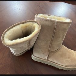 UGG Classic Short II