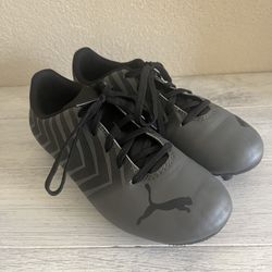 Puma Youth Size 2 Soccer Cleats