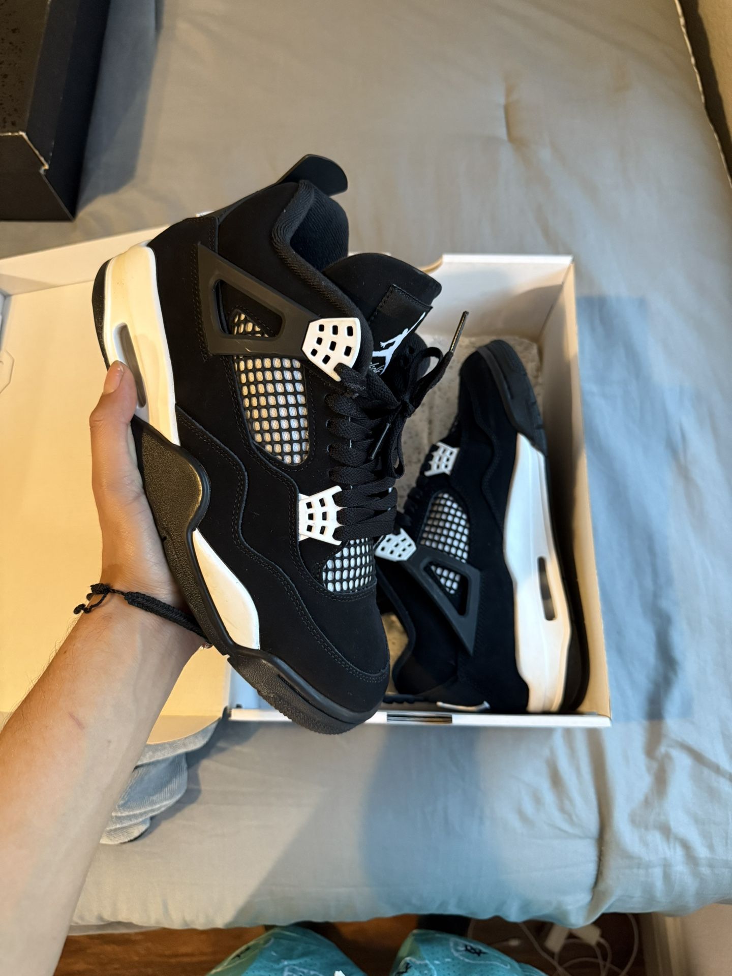 Jordan 4s “white Thunder”