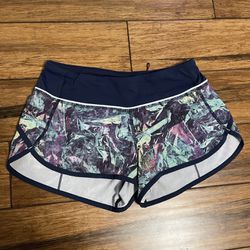 Lululemon Shorts 2.5” Size 2