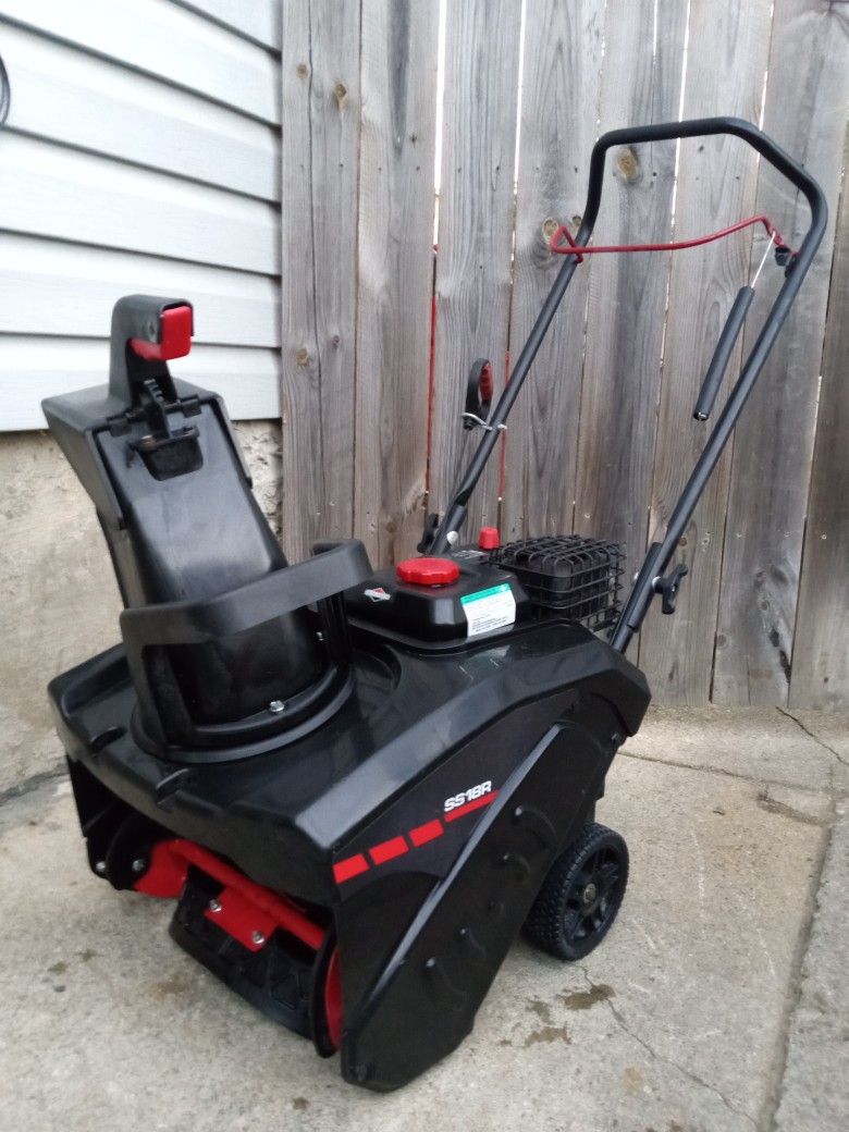 Legend Force - Briggs And Stratton 18" Inch Single Stage Gas Snowblower