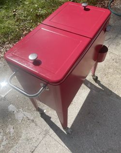 Retro Cooler On Wheels