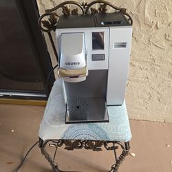 KEURIG COFFEE  MAKER.