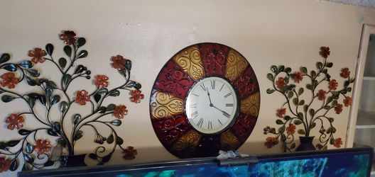 Wall clock and metal flora wall decoration