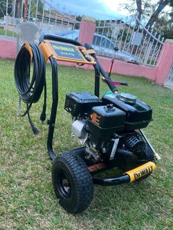 DEWALT
3600 PSI 2.5 GPM Gas Pressure Washer with Honda GX200 Engine, Heavy-Duty Commercial Cold Water Power Cleaner