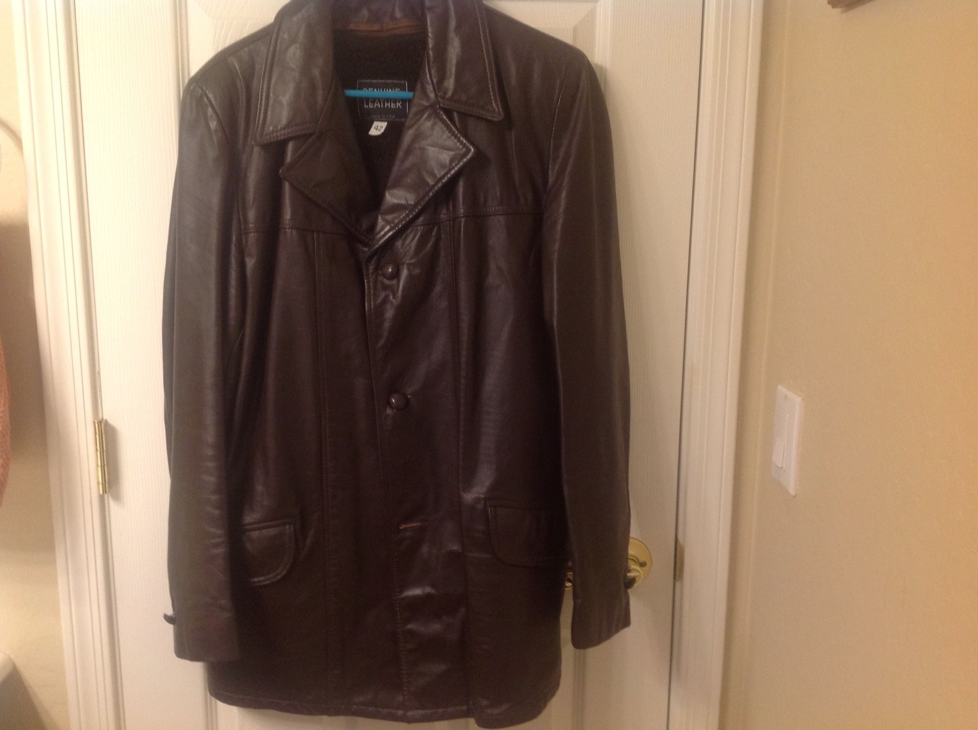 MENS GENUINE LEATHER JACKET SIZE 42