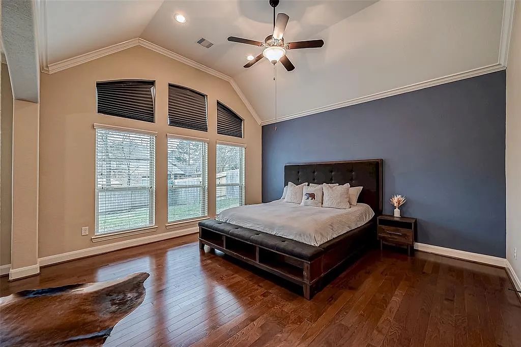 Ashely Furniture King Size Bed With A Bench