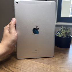 iPad 5th Gen LTE 32GB 🤍 Silver 