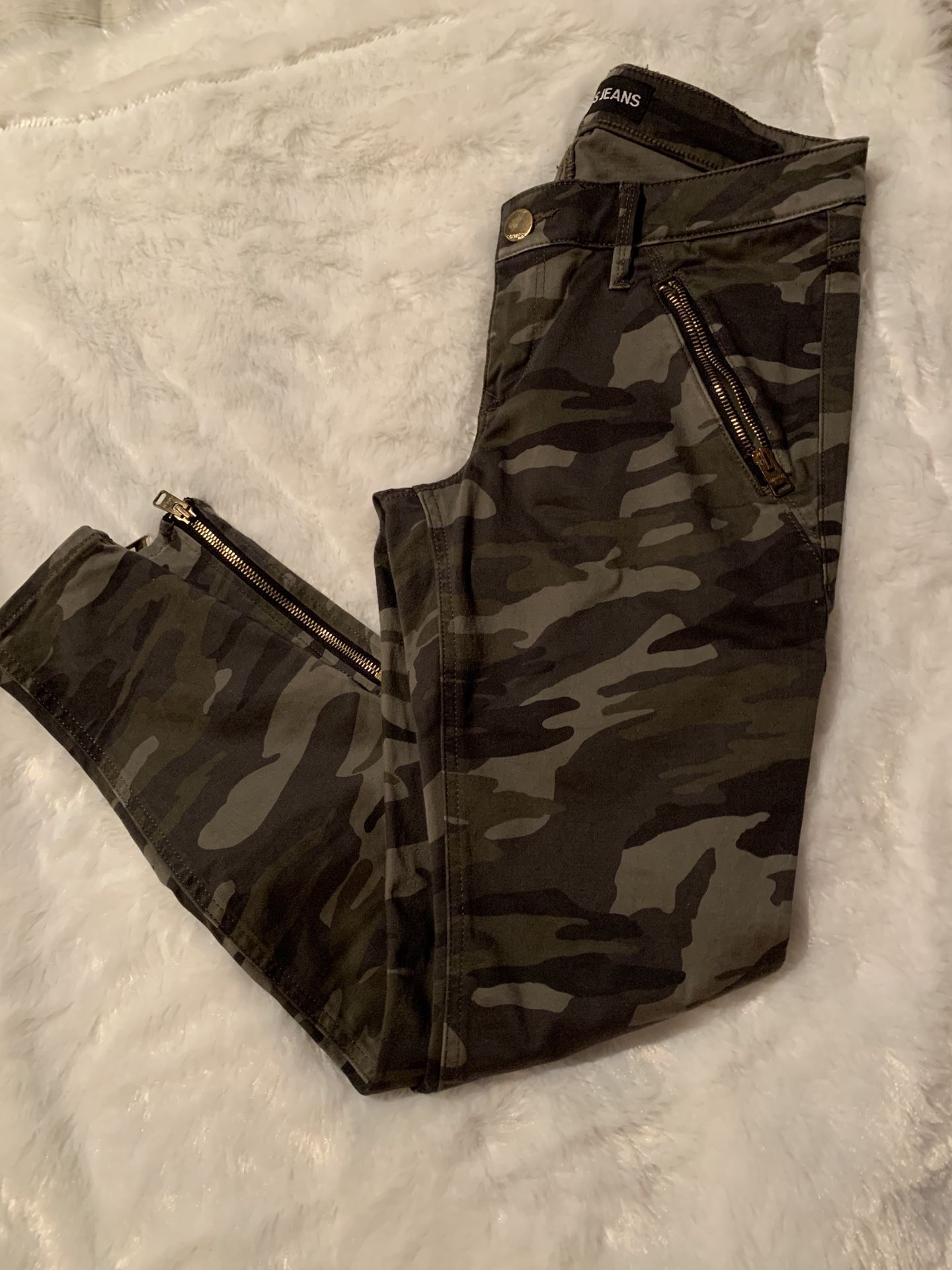 Express camo pants size 4 in great condition