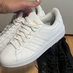 Adidas Sneakers