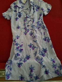 Ladies size 6 petite lavender Easter dress
