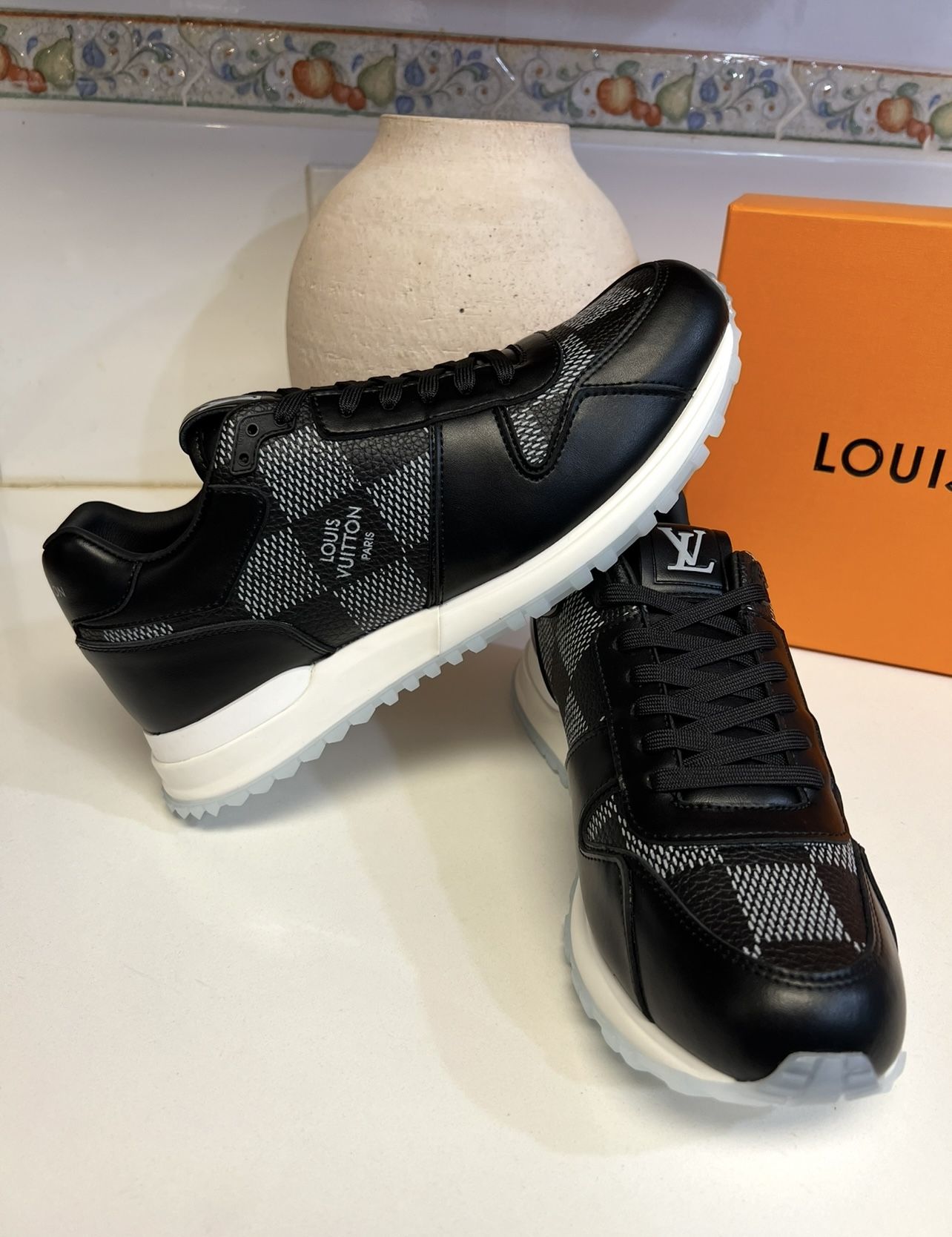 New LV Men Shoes. Genuine Leather.