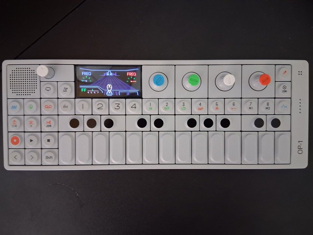 Op-1 Teenage Engineering Synth/Sampler/Drum Machine