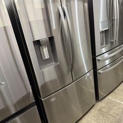 Samsung  RF28R6201SR 36 Inch 3-Door French Door Smart Refrigerator