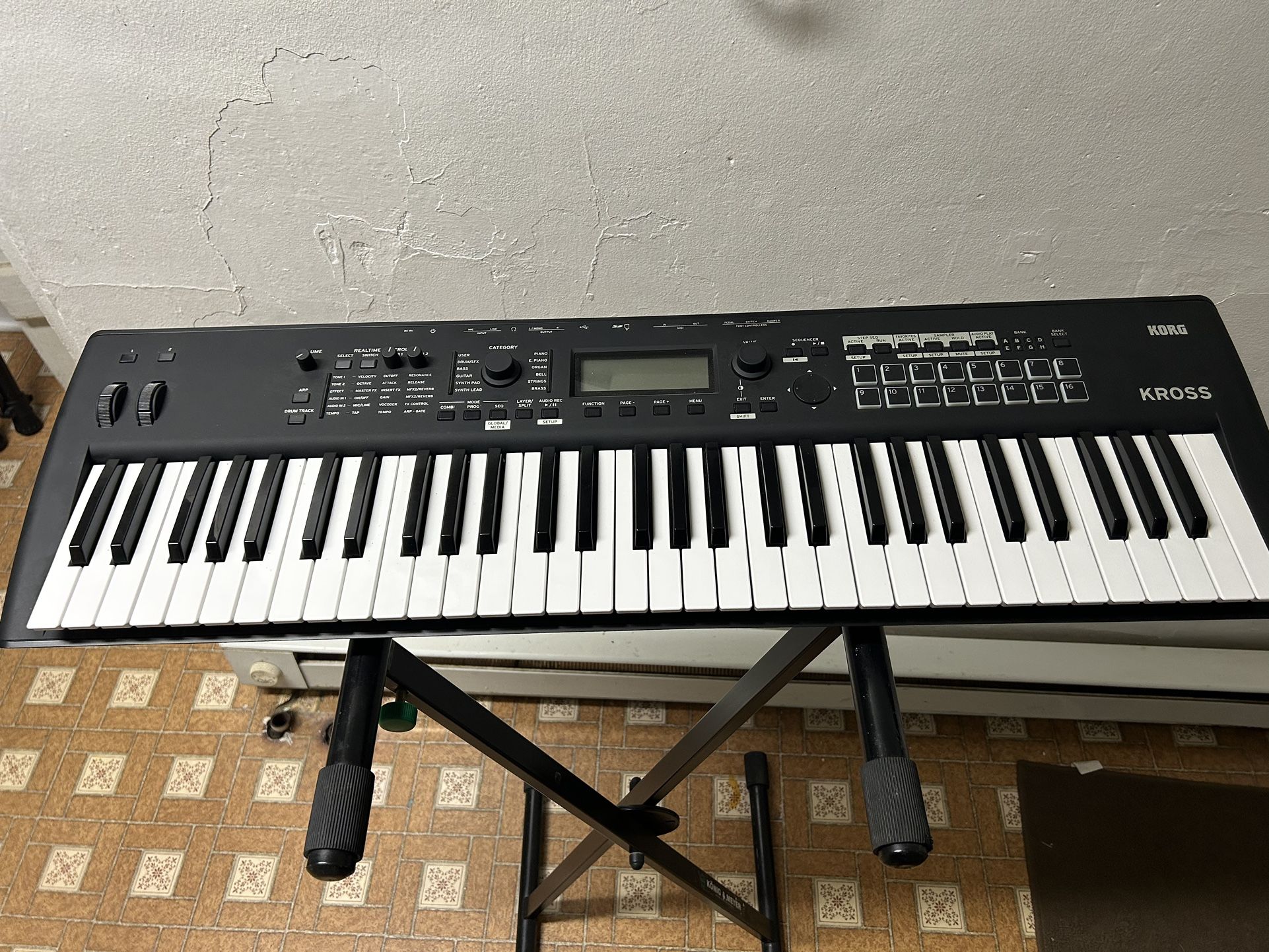 61 Korg Kross Keyboard