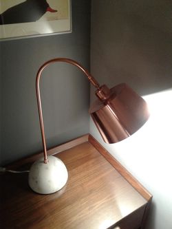 Set of 2 rose gold lamps with marble base. Like new