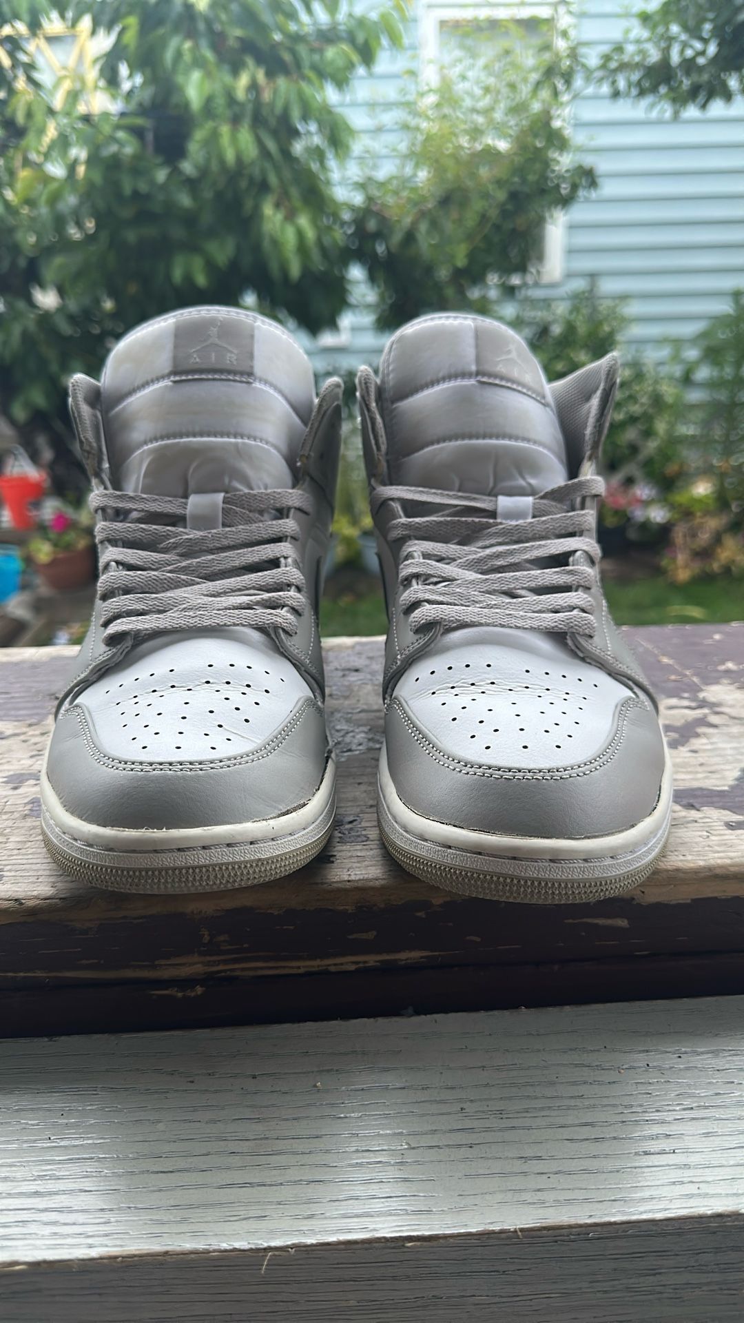 Jordan 1 Mid Linen
