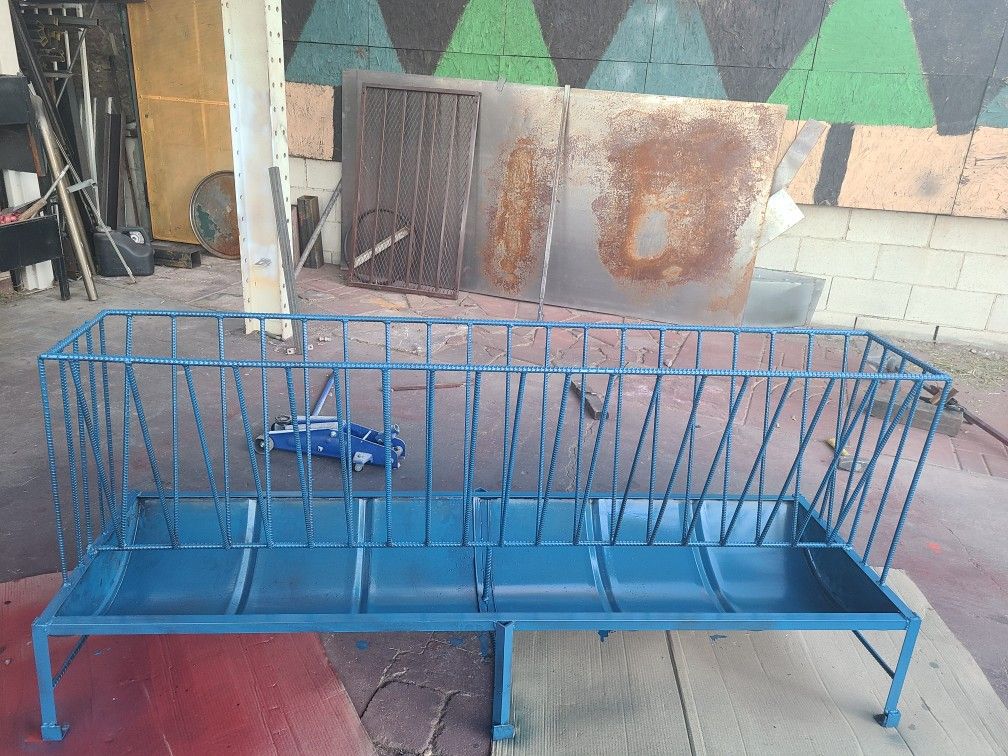 Comedero  Goat Feeder New