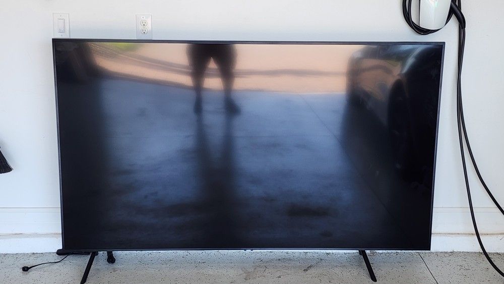 Samsung Q60 82" TV