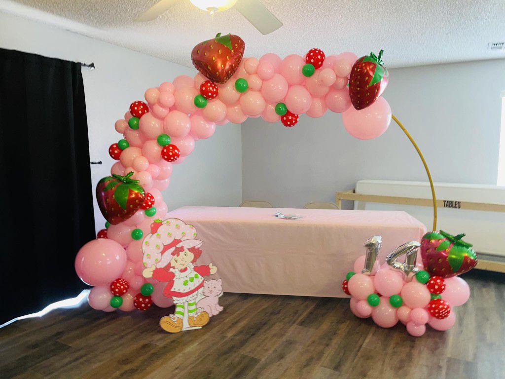 Balloon Garland 🎈 And Strawberry Shortcake Cutout