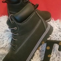 Size 6 Black Boots (for Boys)