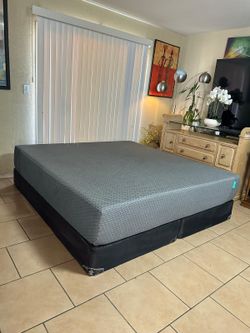 VERY NICE LIKE NEW KING SIZE TUFT AND NEEDLE MATTRESS AND BOXSPRINGS FOR SALE! IN EXCELLENT CONDITION , FREE DELIVERY