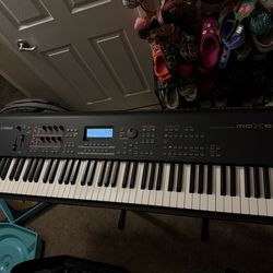 Yamaha MOX8 88 key.