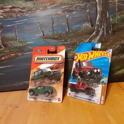 Matchbox Green 2021 Ford Bronco & Red '15 Land Rover Defender Double Cab Diecast toy Trucks set of 2 1:64 scale $3