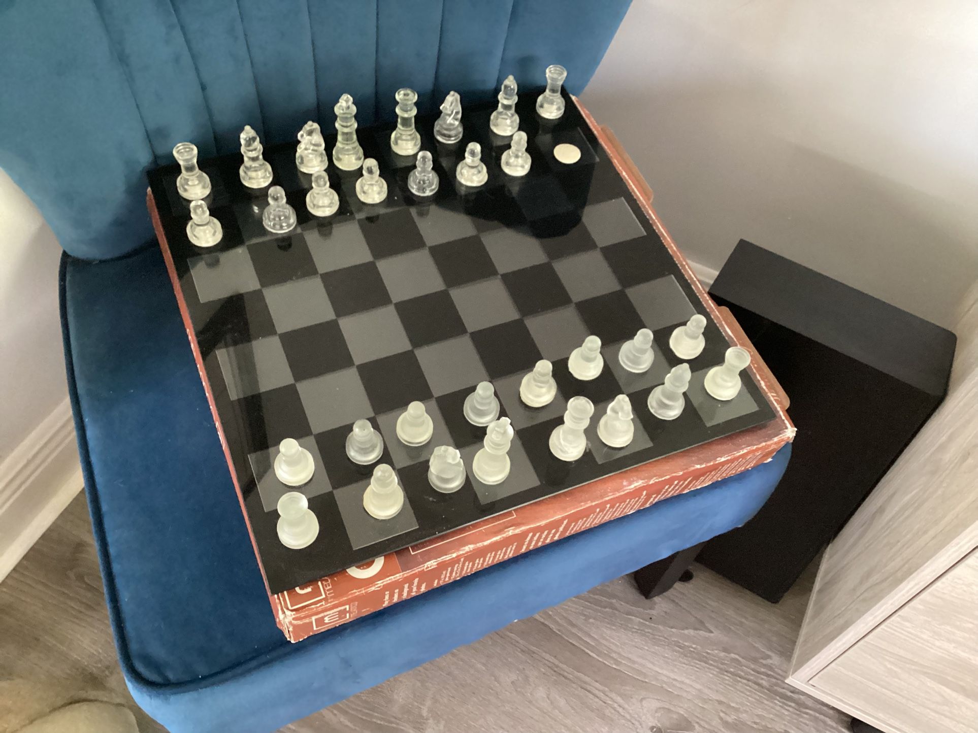 Chess board glass board Can Display Photos While You Play No Checkers