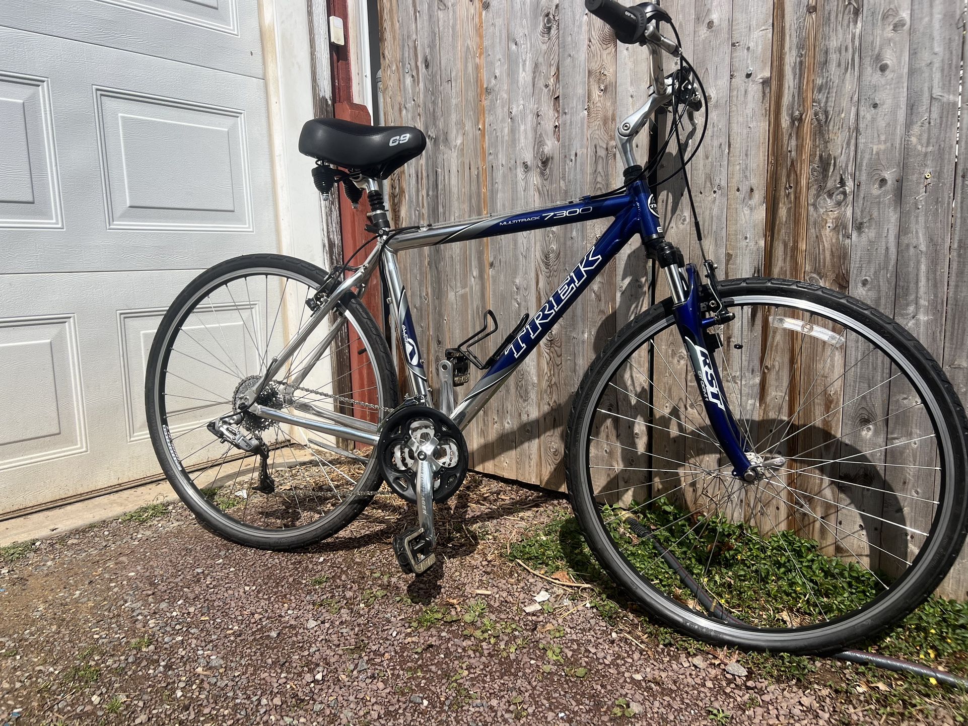 Trek 7300 Hybrid Bike Size Large