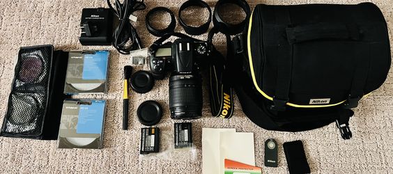 Nikon D7000 DSLR with Lens