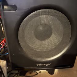 Behringer Sub Woofer
